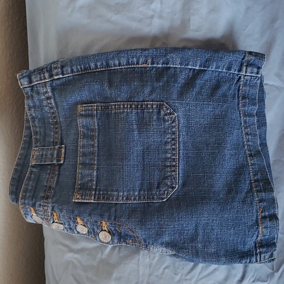 Levi's Denim jeans shorts size 12 color blue. - Picture 6 of 6